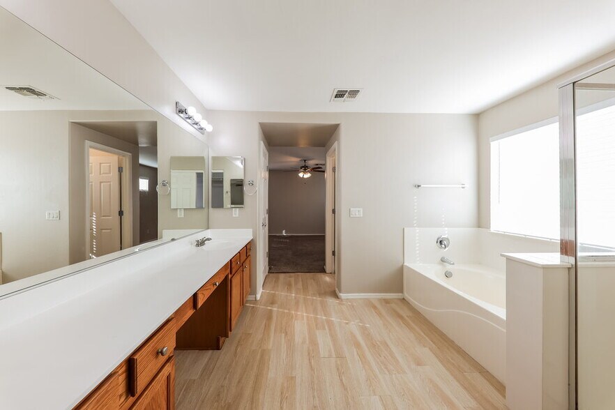 Building Photo - 2351 S 155th Ln