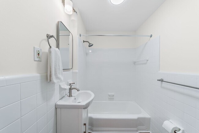 Building Photo - 709 Morgan Ave