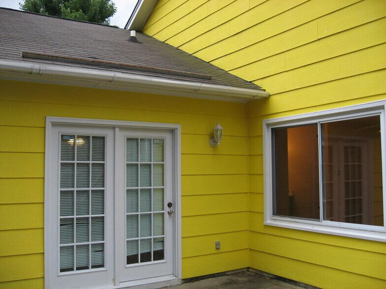 Building Photo - 3605 Pine Knoll Dr