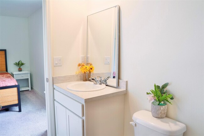 Building Photo - 1229 SW San Antonio Ave