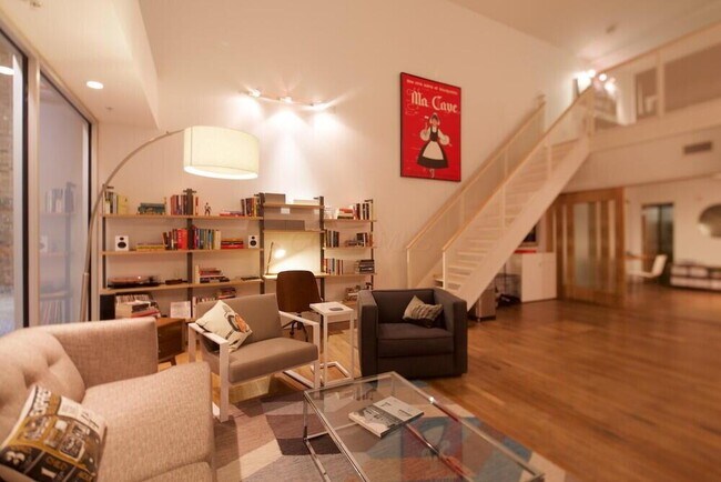 Building Photo - 106 N High St