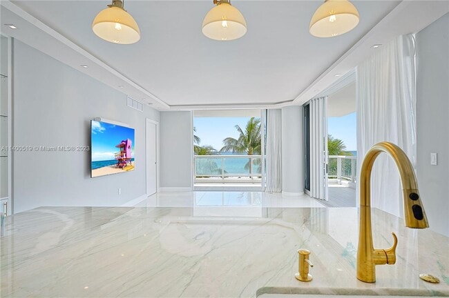 Building Photo - 4201 Collins Ave