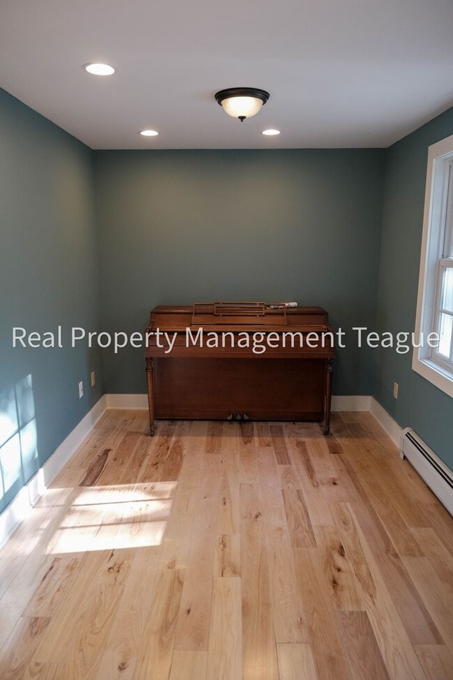 Building Photo - Dream home in Altamont