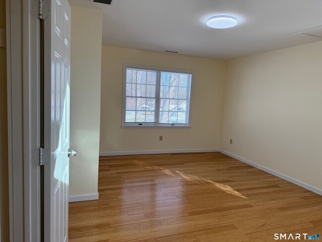 Building Photo - 29 Sherwood Terrace