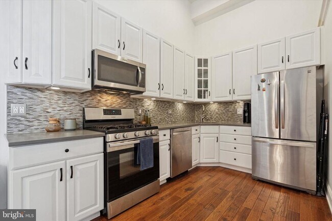 Building Photo - 246 Fitzwater St