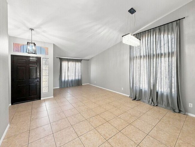 Building Photo - 4 Bedroom Home in the Heart of Ahwatukee for Rent