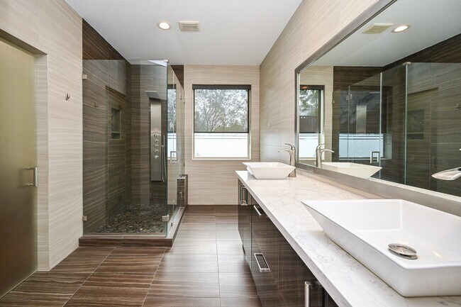 Building Photo - 146 Rocky Point Dr