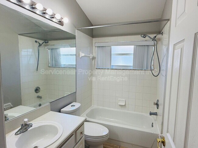 Building Photo - 2506 Oneida Loop