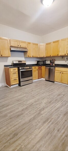 Kitchen - 2104 Wilkens Ave
