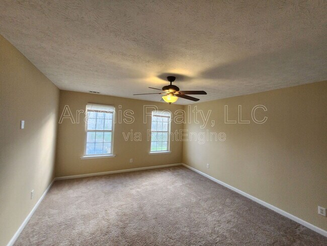 Building Photo - 1624 Oak Trace Cir