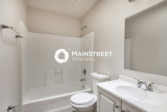 Building Photo - 4 Bedroom Pet-Friendly Home in TUCSON, AZ with Main Street Renewal