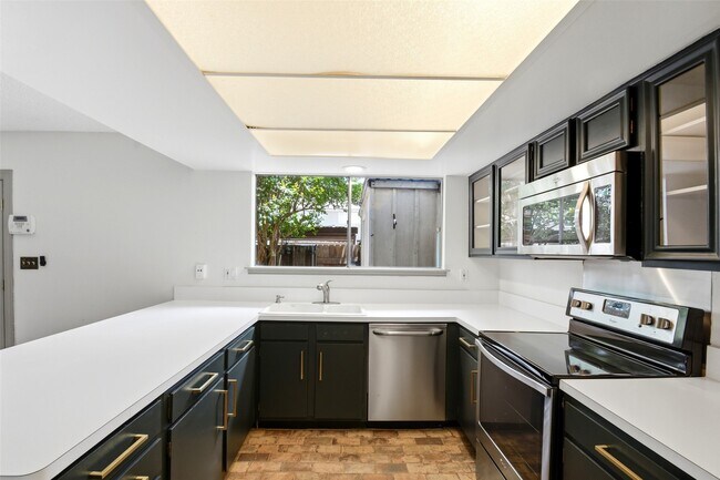 Building Photo - 2275 Triway Ln