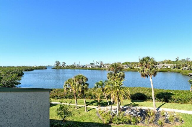 Building Photo - 1601 Bayhouse Point Dr