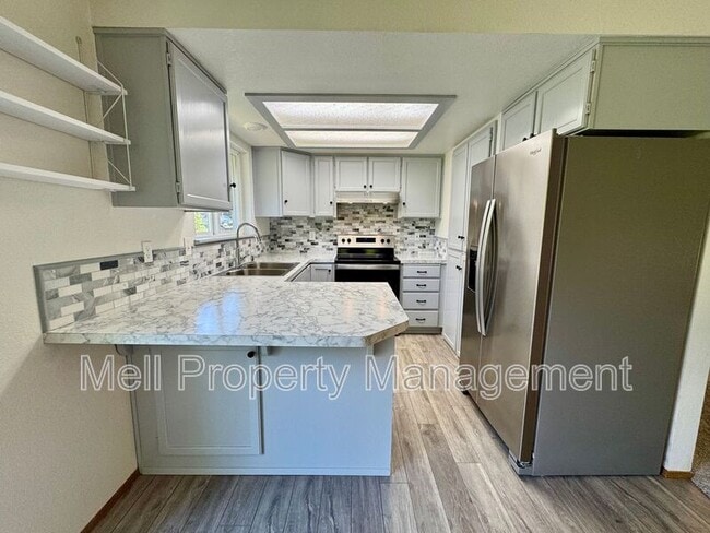 Building Photo - 71 E Rainbow Dr