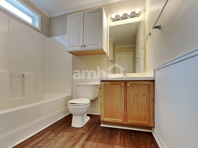 Building Photo - 409 Ascott Way