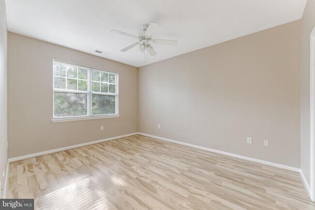 Building Photo - 12954 Centre Park Cir