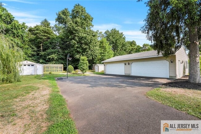 Building Photo - 76 Carlisle Ave