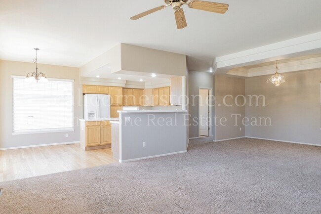 Building Photo - 3305 Hollycrest Dr