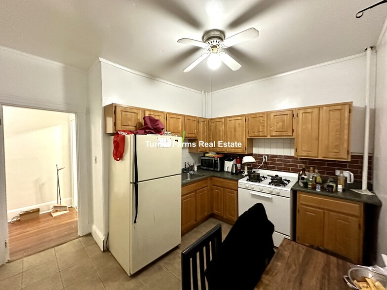 Primary Photo - 239 Harvard Ave