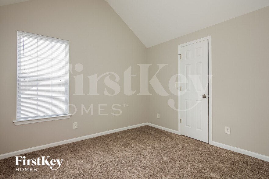 Building Photo - 7301 Hidden Creek Dr