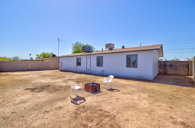 Building Photo - 518 W Battaglia Rd