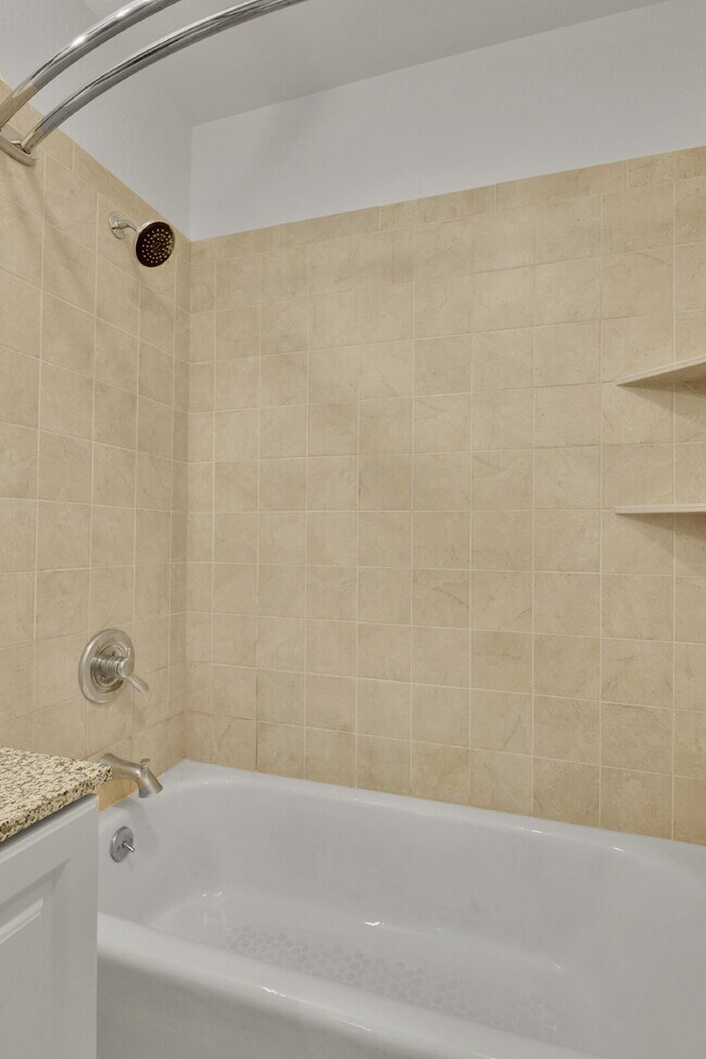 Building Photo - $1,825.00, 2-bed, 2-bath condo in Lakewood.