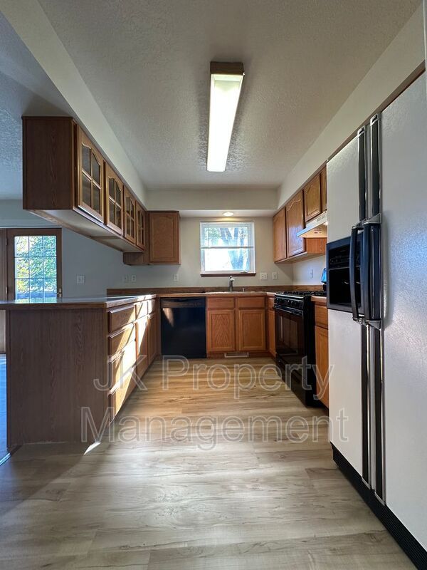 Building Photo - 608 Swan Ct