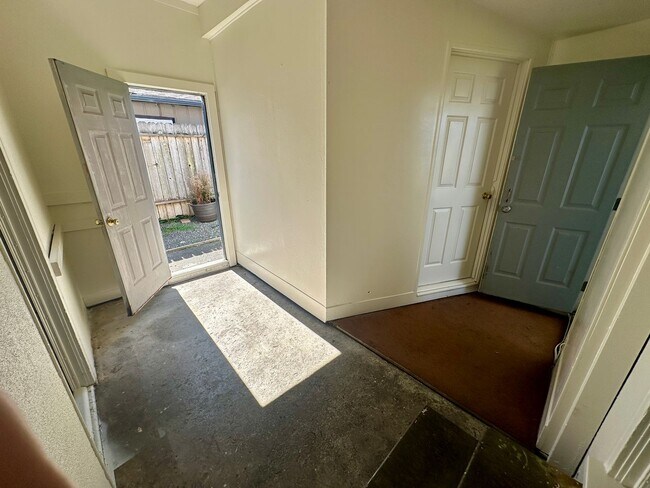 Building Photo - 2565 Wyatt Ln
