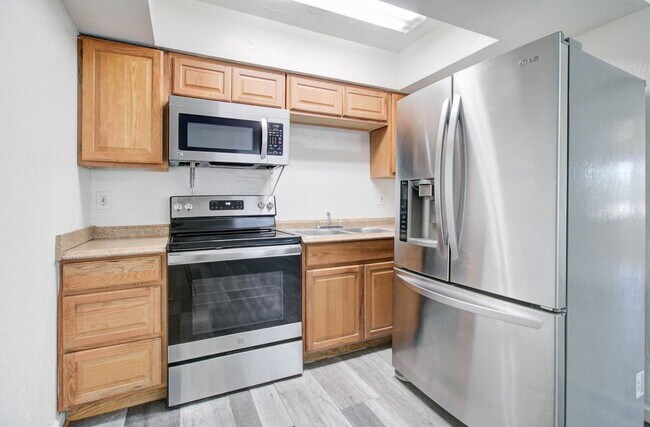 Building Photo - 1501 E Roosevelt St