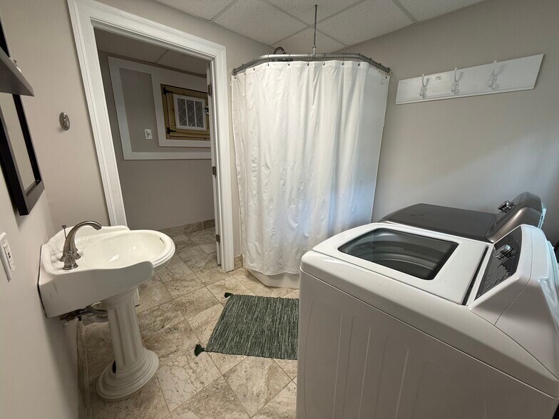 Building Photo - 327 Braehead Dr