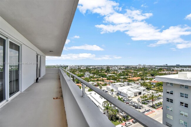 Building Photo - 9225 Collins Ave