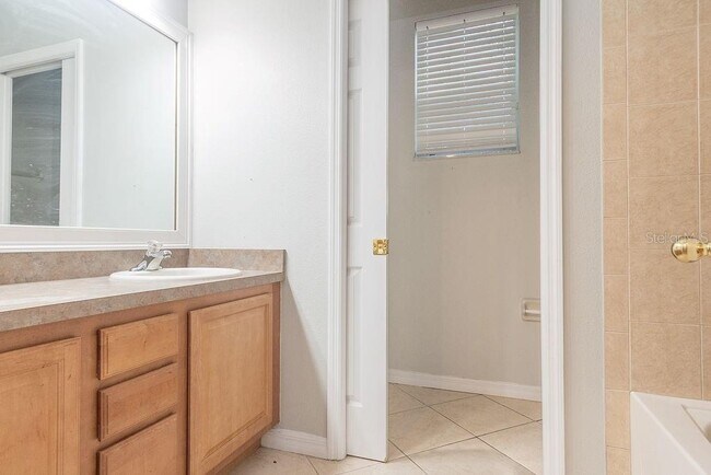 Building Photo - 421 Holly Fern Trl
