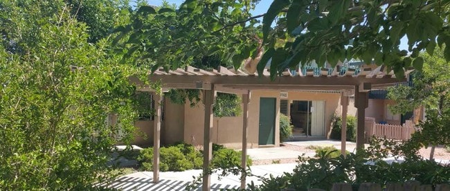 Building Photo - Green Acres