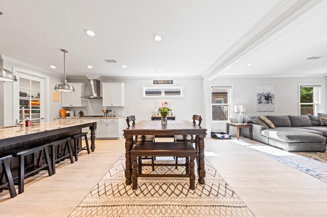 Building Photo - 802 Raihope Way