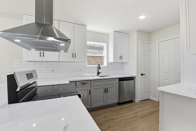 Building Photo - 7310 Sonnet Glen Ln