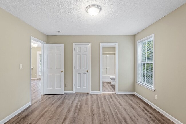 Building Photo - Welcome to this charming 4 bedroom, 2 bathroom home located in Greensboro, NC.