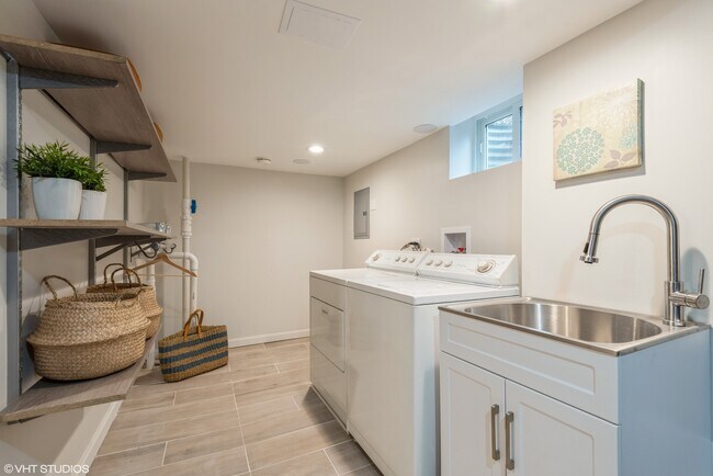 Building Photo - 606 Ridge Rd