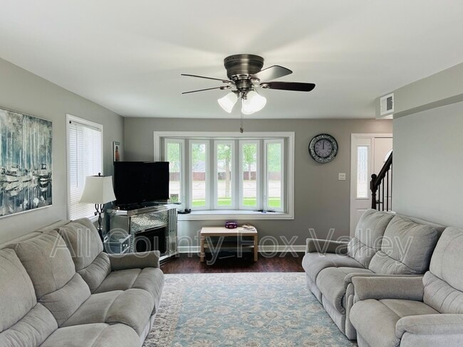 Building Photo - 1925 W Schaumburg Rd