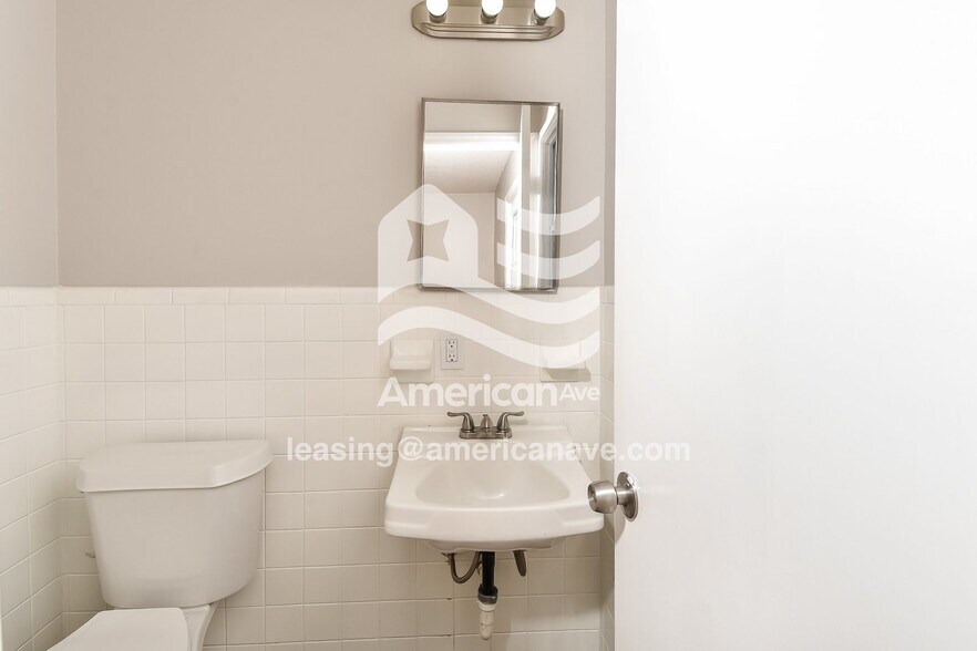 Building Photo - 5023 Barrington Dr