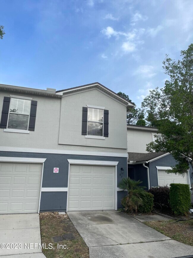 Primary Photo - 876 Black Cherry Dr S