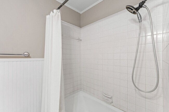 Building Photo - Charming Updated Bungalow in Raleigh’s Mordecai District!