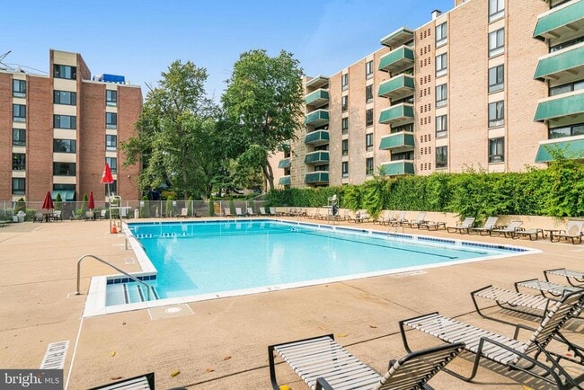 Building Photo - 6137 Leesburg Pike