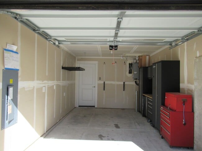 Building Photo - Light and Bright 3 bedroom, 1.5 bath home in Tehaleh