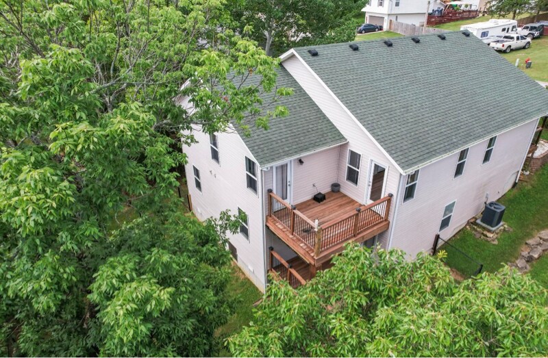 Building Photo - 330 Eagle Dr