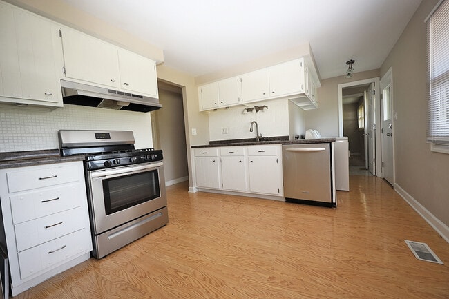 Building Photo - 122 Lela Ln