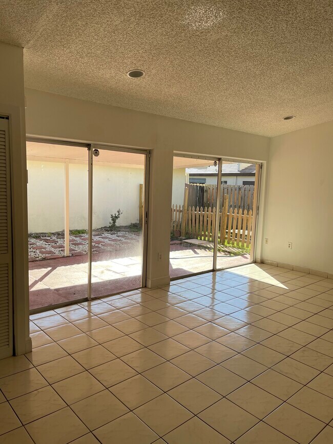 Building Photo - 18800 NW 84th Ave