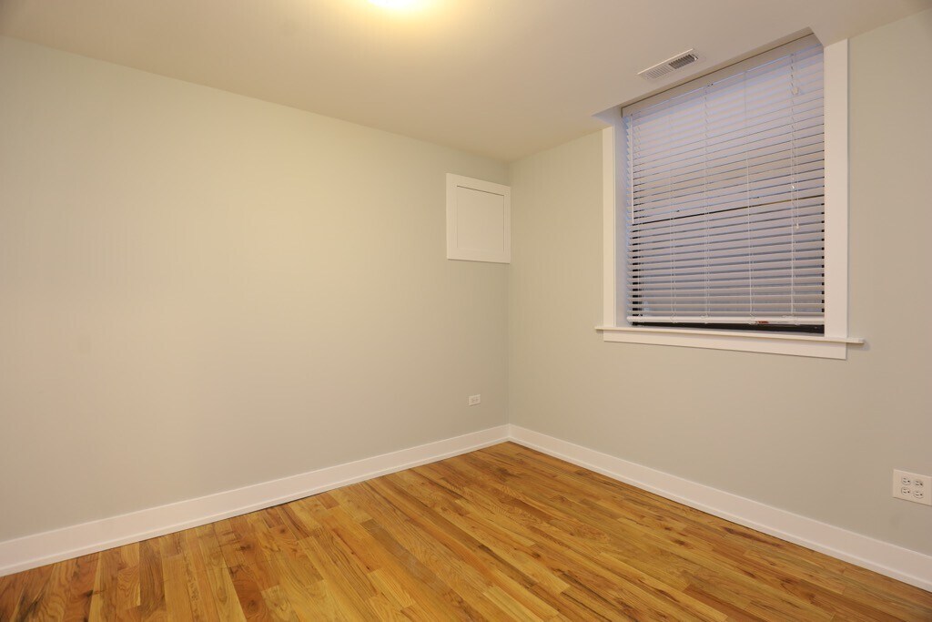 Building Photo - 556 W Arlington Pl