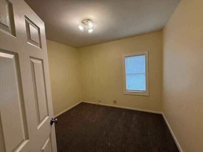 Building Photo - 5BR 1.5BA Berkeley Home | W/D, Dishwasher, Backyard + Storage Near Shattuck & Berkeley Bowl