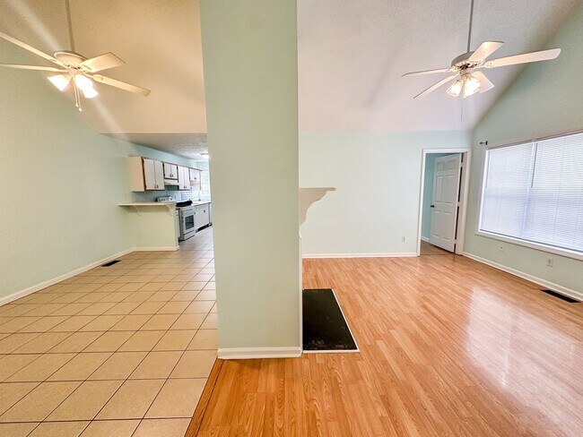 Building Photo - 3 bedroom 2 bath home located in mid -Wilmington area