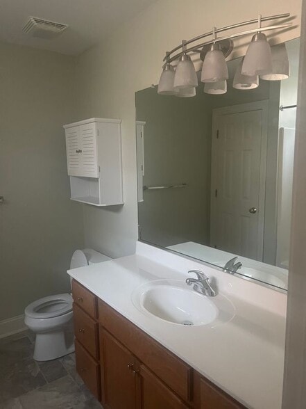 Building Photo - 2721 Bridgeport Dr